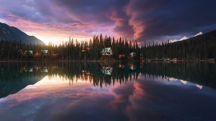 幽鹤国家公园的翡翠湖, 加拿大不列颠哥伦比亚省 
