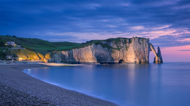 The chalk cliffs of étretat, Normandy, France 